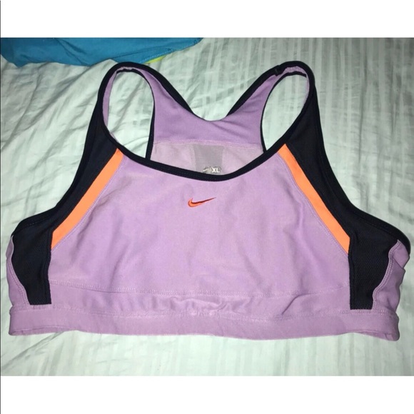 Women’s Nike sports bra - Picture 1 of 4